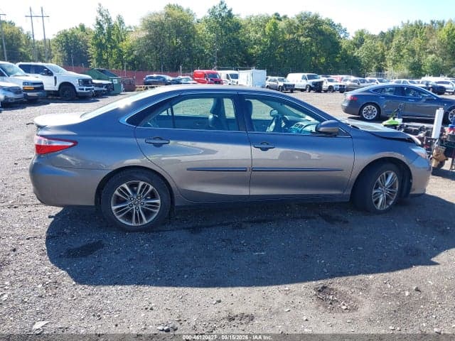 2017 TOYOTA CAMRY SE 13