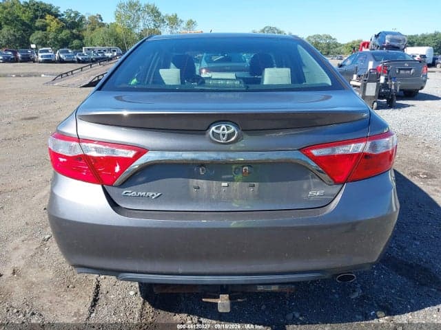 2017 TOYOTA CAMRY SE 16