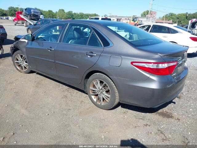 2017 TOYOTA CAMRY SE 3
