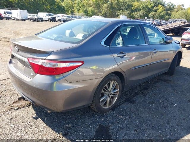 2017 TOYOTA CAMRY SE 4