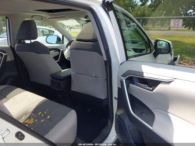 2023 TOYOTA RAV4 XLE 8