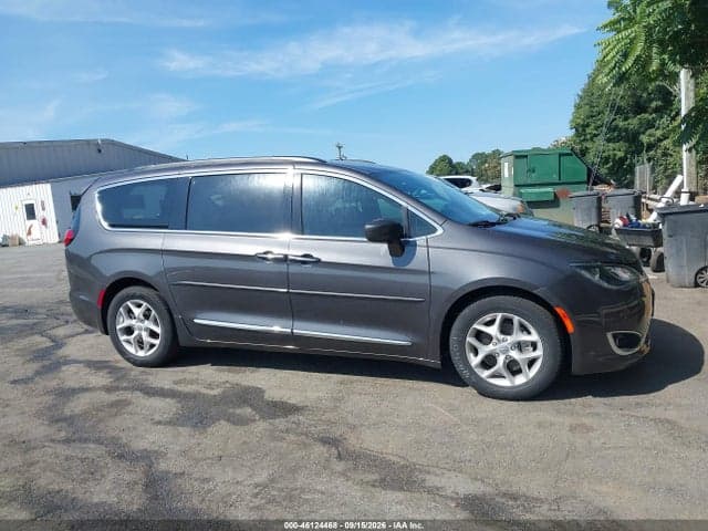 2017 CHRYSLER PACIFICA TOURING-L 13