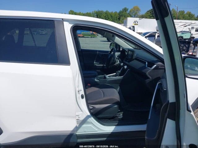 2022 TOYOTA RAV4 LE 5