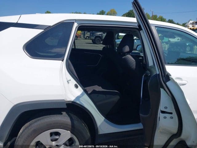2022 TOYOTA RAV4 LE 8