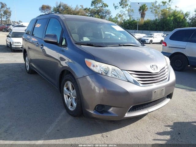 2017 TOYOTA SIENNA LE 8 PASSENGER