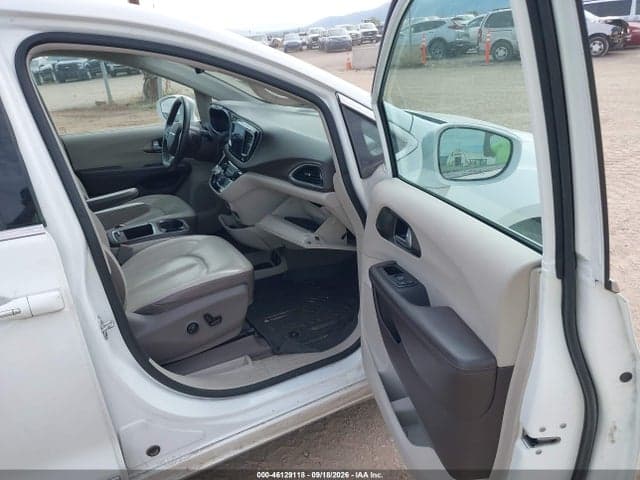 2017 CHRYSLER PACIFICA TOURING-L PLUS 5