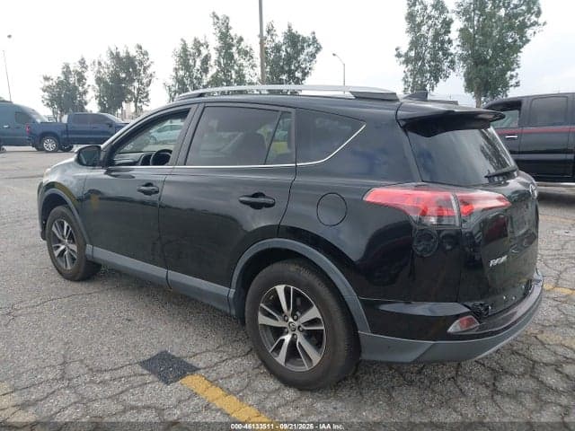 2018 TOYOTA RAV4 XLE 3