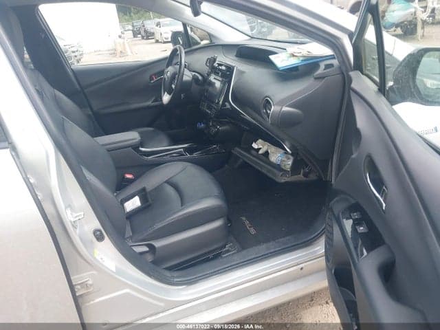 2017 TOYOTA PRIUS FOUR 5