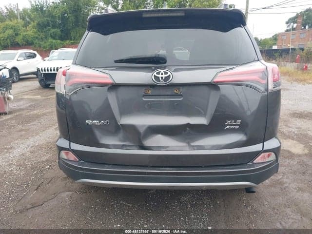 2018 TOYOTA RAV4 XLE 16