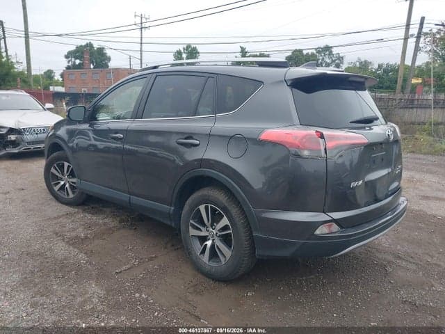 2018 TOYOTA RAV4 XLE 3
