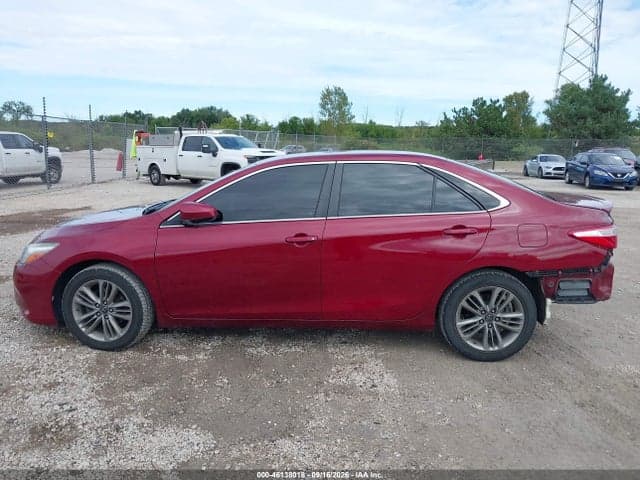 2017 TOYOTA CAMRY SE 14