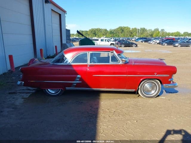 1953 FORD CRESTLINE VICTORIA 13