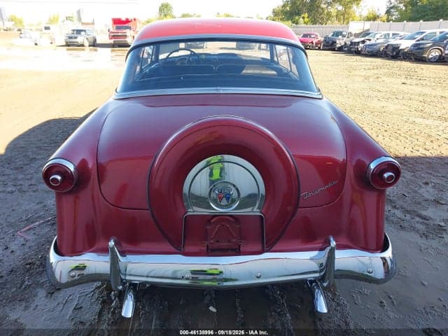 1953 FORD CRESTLINE VICTORIA 16