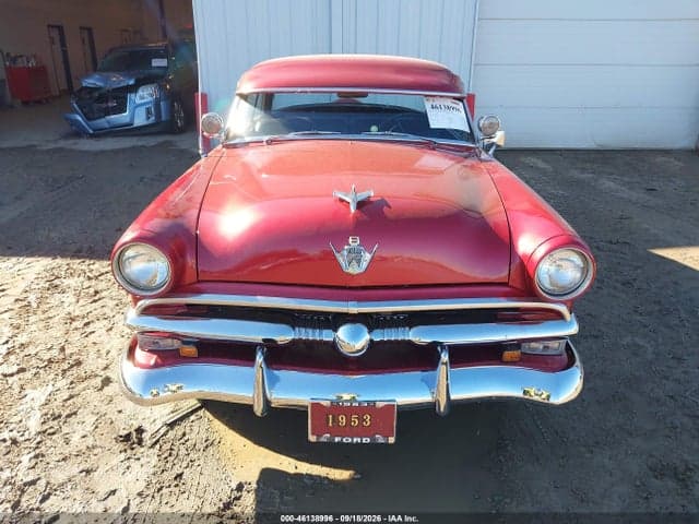 1953 FORD CRESTLINE VICTORIA 6