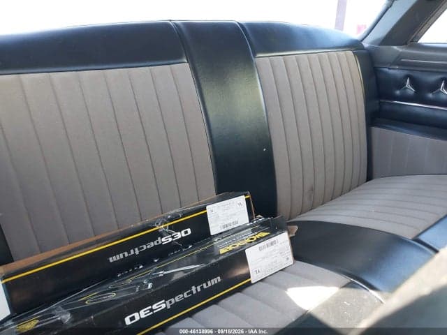 1953 FORD CRESTLINE VICTORIA 8