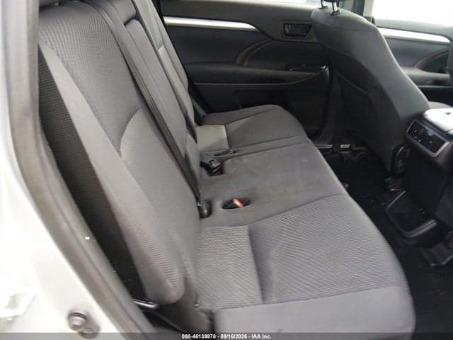 2019 TOYOTA HIGHLANDER LE 8