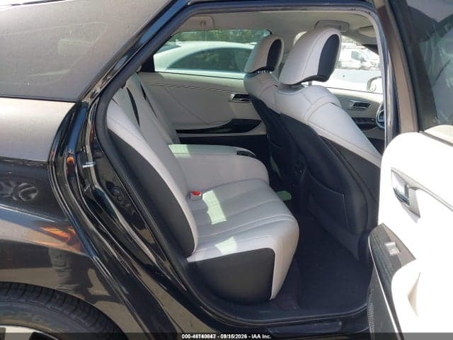 2017 TOYOTA MIRAI 8