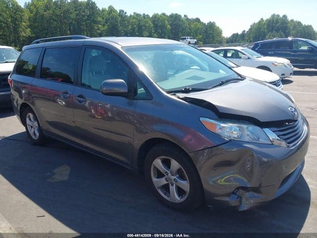 2017 TOYOTA SIENNA LE 8 PASSENGER 1