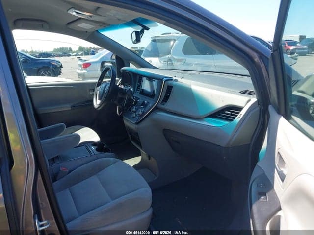 2017 TOYOTA SIENNA LE 8 PASSENGER 5