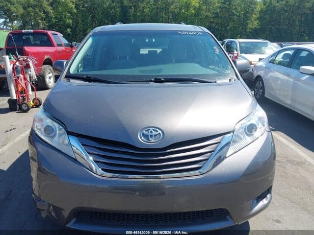 2017 TOYOTA SIENNA LE 8 PASSENGER 6