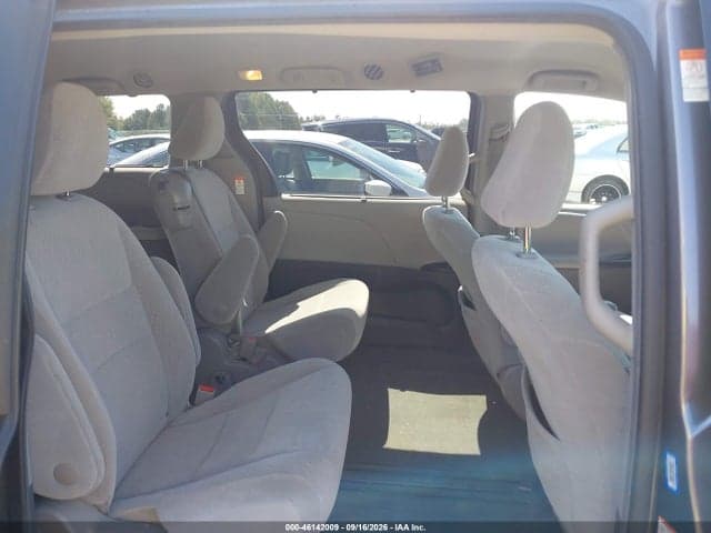 2017 TOYOTA SIENNA LE 8 PASSENGER 8