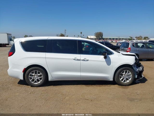 2025 CHRYSLER VOYAGER LX 13