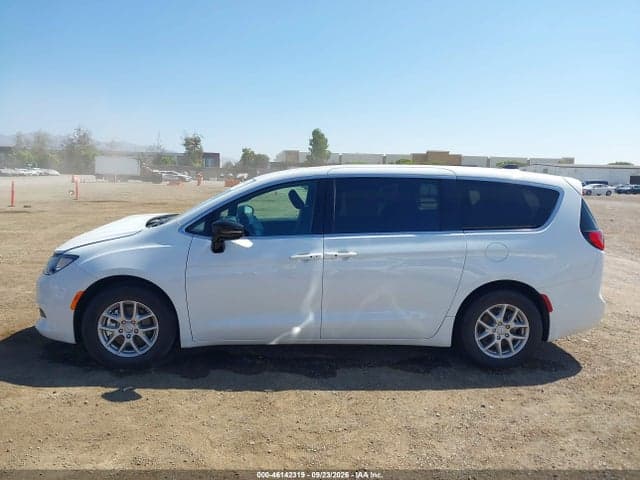 2025 CHRYSLER VOYAGER LX 14