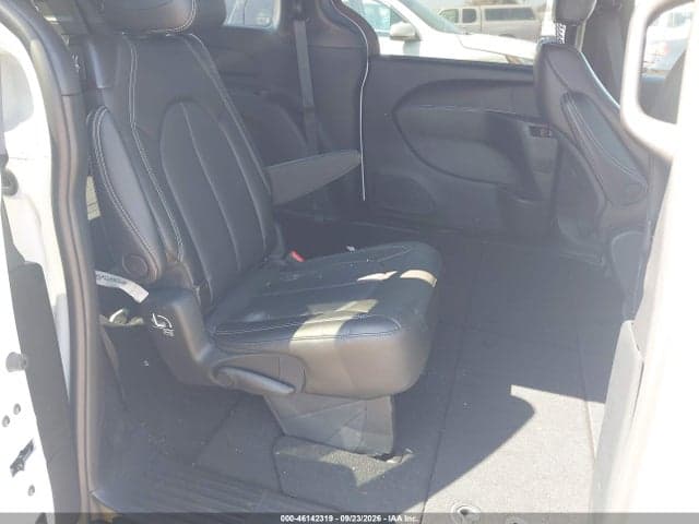 2025 CHRYSLER VOYAGER LX 8