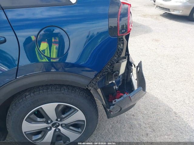 2017 KIA NIRO EX 18