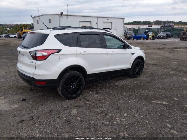 2017 FORD ESCAPE SE 4