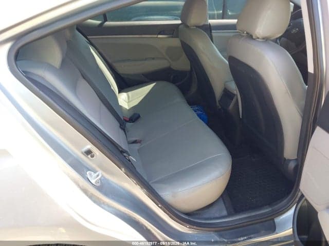 2017 HYUNDAI ELANTRA SE 8