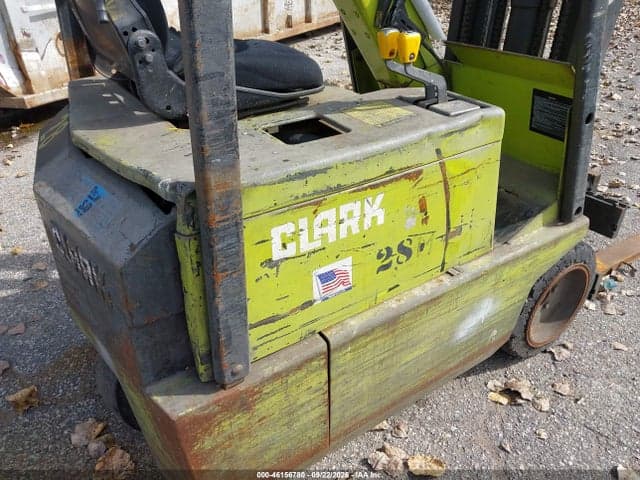 1980 CLARK TM15S FORKLIFT 4