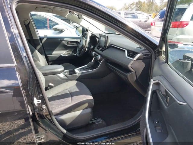2019 TOYOTA RAV4 LE 18