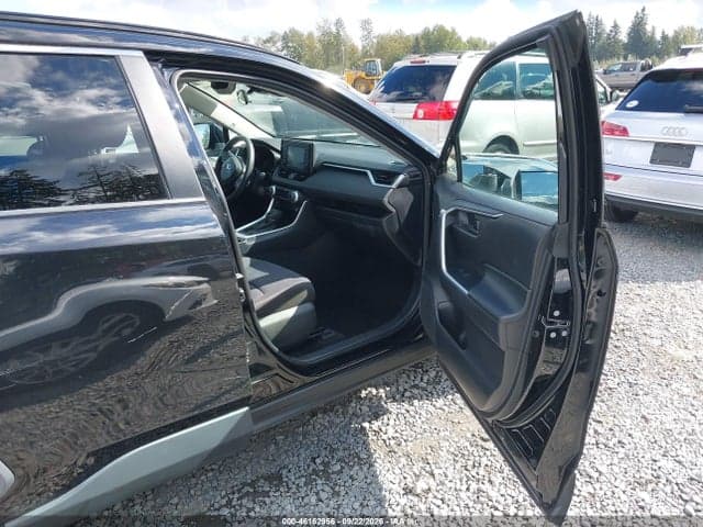 2019 TOYOTA RAV4 LE 5