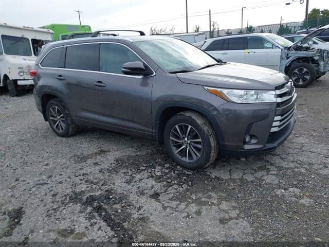 2017 TOYOTA HIGHLANDER XLE 1