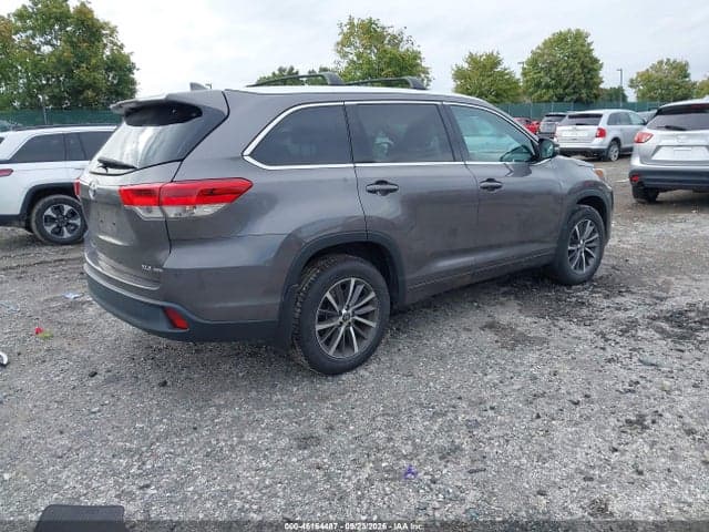2017 TOYOTA HIGHLANDER XLE 4