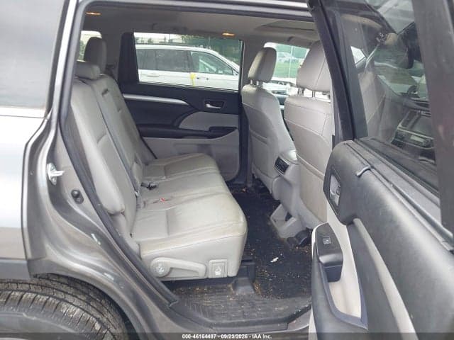 2017 TOYOTA HIGHLANDER XLE 8