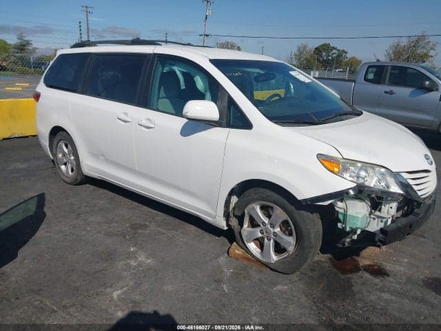 2017 TOYOTA SIENNA LE 8 PASSENGER