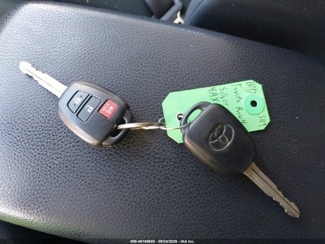 2017 TOYOTA RAV4 LE 11