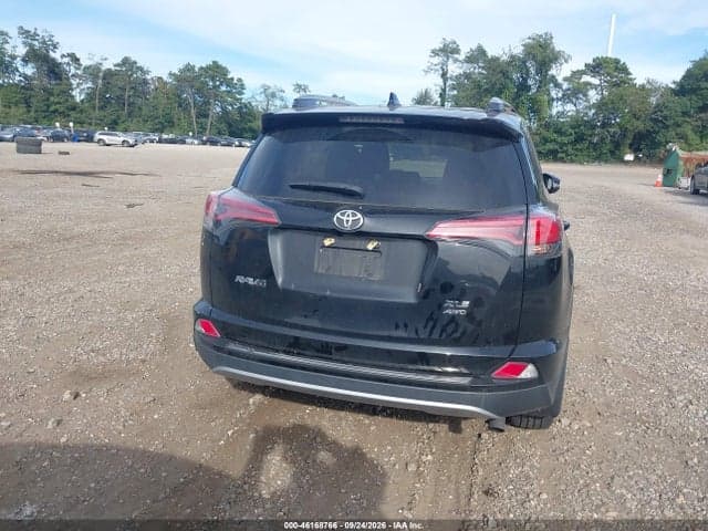2018 TOYOTA RAV4 XLE 16