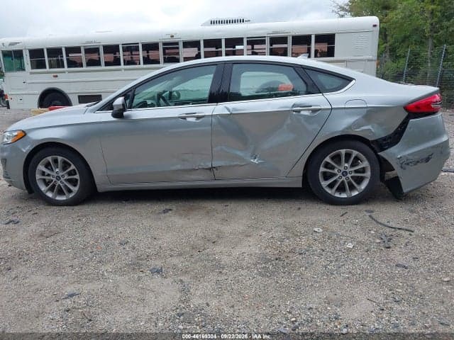 2020 FORD FUSION SE 17