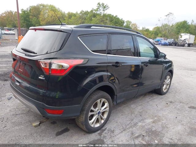 2017 FORD ESCAPE SE 4