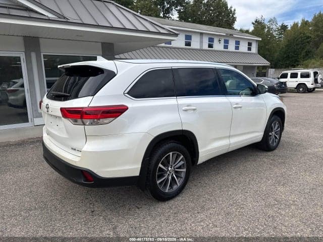 2017 TOYOTA HIGHLANDER XLE 4