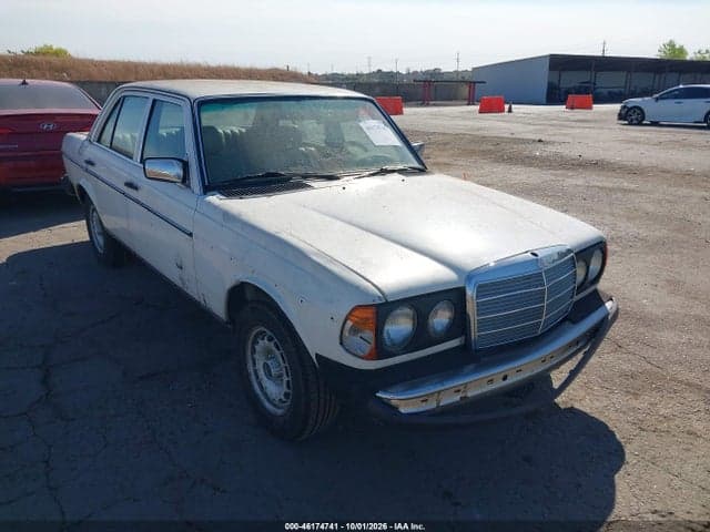 1982 MERCEDES-BENZ 240 D