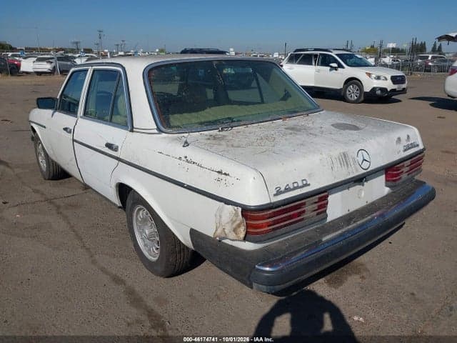 1982 MERCEDES-BENZ 240 D 3