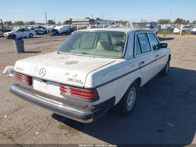 1982 MERCEDES-BENZ 240 D 4
