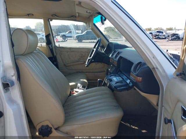 1982 MERCEDES-BENZ 240 D 5
