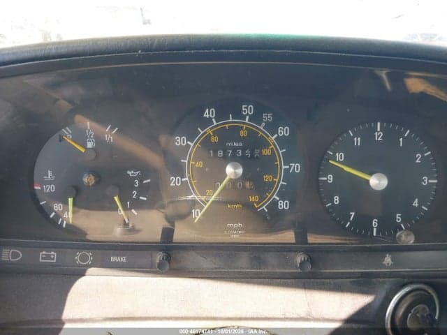 1982 MERCEDES-BENZ 240 D 7