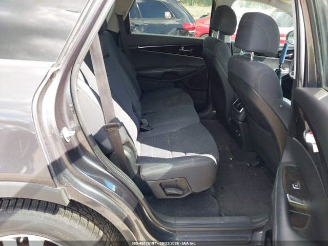 2017 KIA SORENTO 2.4L LX 8