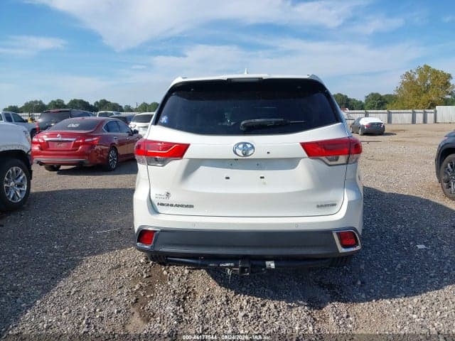 2018 TOYOTA HIGHLANDER LIMITED 16
